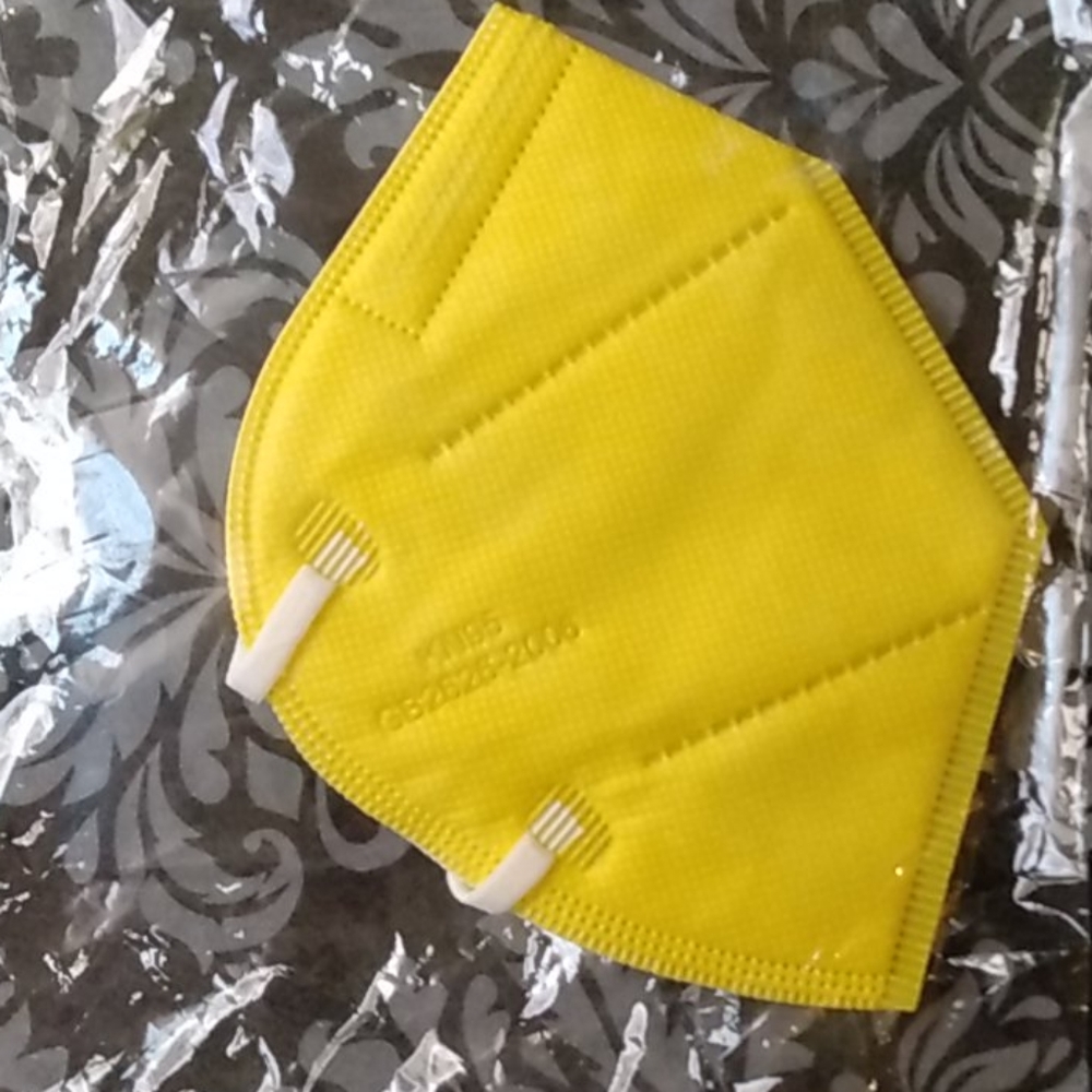 *ONLY 5 LEFT* 💛 KN95 Mask Yellow *BRAND NEW*